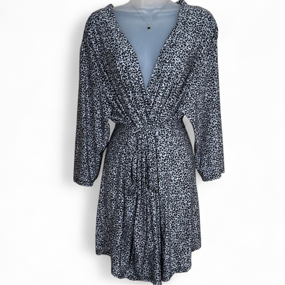 Rene Rofe Black and White Leopard Print Robe. Size XL. Excellent condition